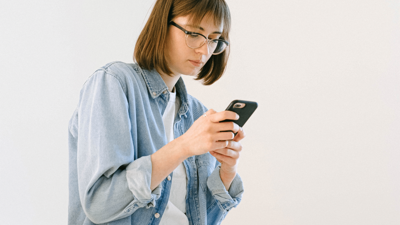 6 Texting Dating Games That Aren’t Worth the Reply