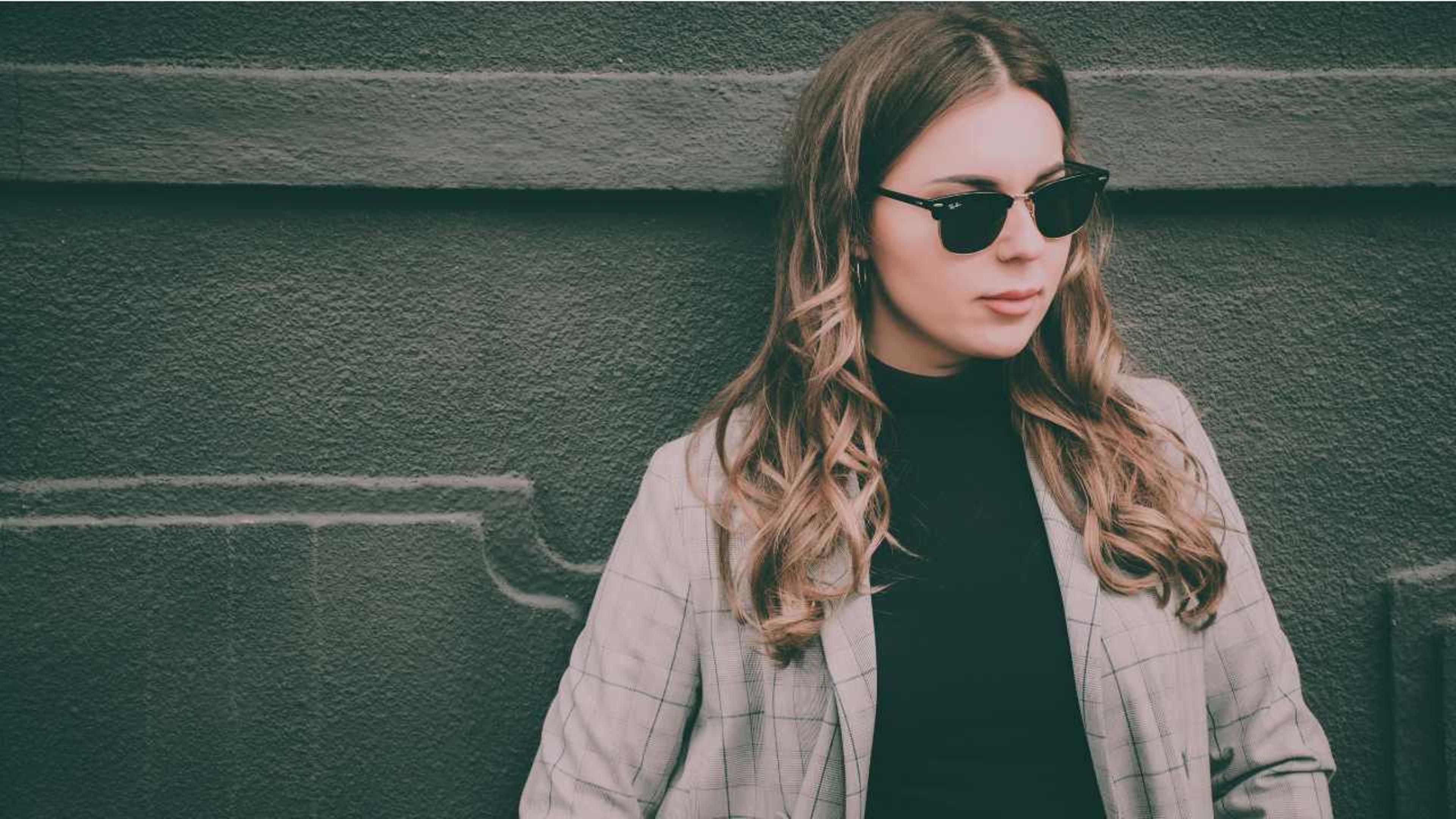 Leo Sun, Aquarius Moon Traits: Confident, Cool, Unpredictable