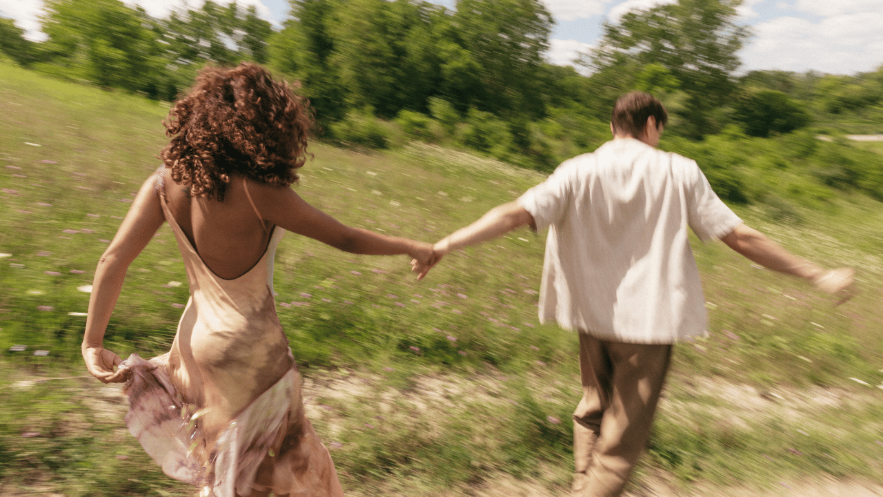 Micro Romance Is the Best Way to Bring Love Into Your Daily Life