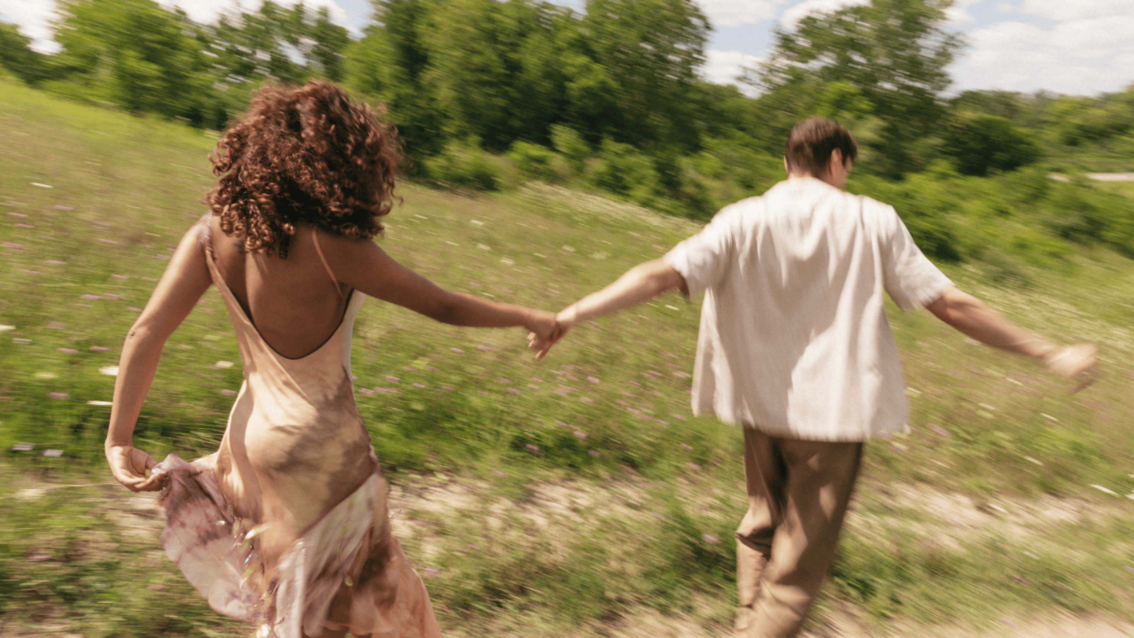 Micro Romance Is the Best Way to Bring Love Into Your Daily Life